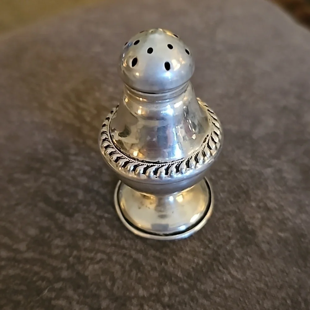 Vintage Silver Plated Salt or Pepper Shaker